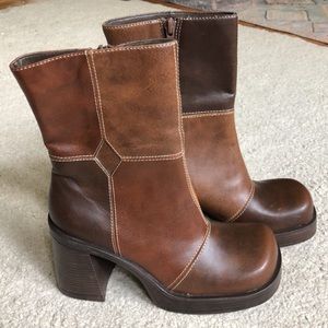 Y2K brown patchy boots - Size 6.5